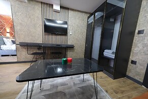 Nomad Hub Istanbul Suit