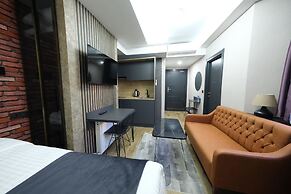 Nomad Hub Istanbul Suit