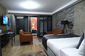 Nomad Hub Istanbul Suit