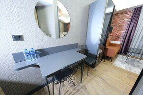 Nomad Hub Istanbul Suit