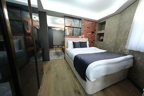 Nomad Hub Istanbul Suit