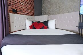 Nomad Hub Istanbul Suit