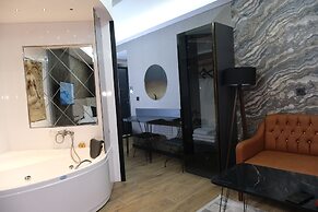 Nomad Hub Istanbul Suit