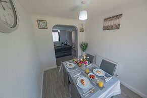 3 Bed-5 Guests-parking-garden