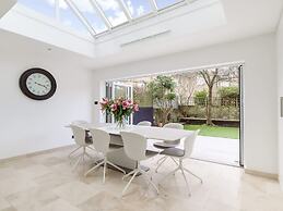 Luxury 5-bedroom Town House in Brook Green Central London