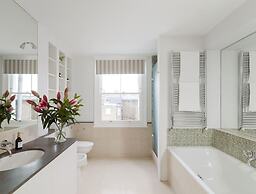 Luxury 5-bedroom Town House in Brook Green Central London