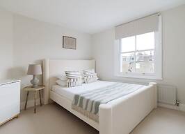 Luxury 5-bedroom Town House in Brook Green Central London