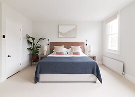 Luxury 5-bedroom Town House in Brook Green Central London