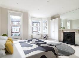 Luxury 5-bedroom Town House in Brook Green Central London