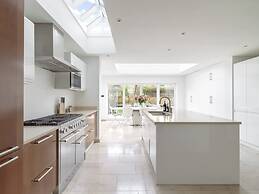 Luxury 5-bedroom Town House in Brook Green Central London