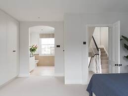 Luxury 5-bedroom Town House in Brook Green Central London