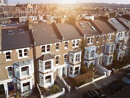 Luxury 5-bedroom Town House in Brook Green Central London