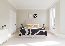 Luxury 5-bedroom Town House in Brook Green Central London