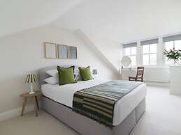 Luxury 5-bedroom Town House in Brook Green Central London