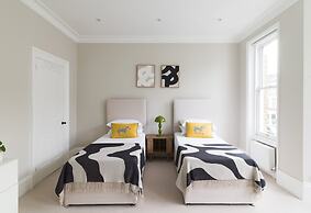 Luxury 5-bedroom Town House in Brook Green Central London