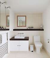 Luxury 5-bedroom Town House in Brook Green Central London
