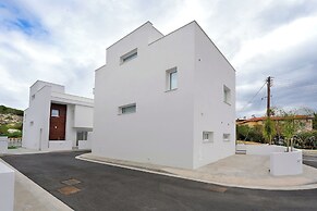 Sun & Moon Luxury 4-bedroom Villa