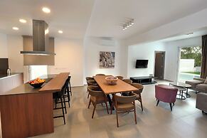 Sun & Moon Luxury 4-bedroom Villa