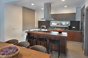 Sun & Moon Luxury 4-bedroom Villa