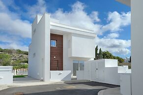 Sun & Moon Luxury 4-bedroom Villa