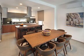 Sun & Moon Luxury 4-bedroom Villa