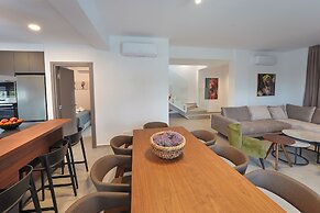 Sun & Moon Luxury 4-bedroom Villa