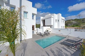 Sun & Moon Luxury 4-bedroom Villa