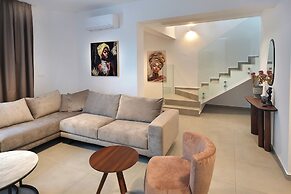 Sun & Moon Luxury 4-bedroom Villa