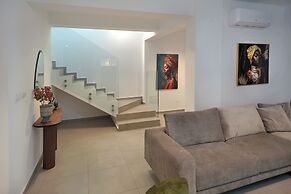 Sun & Moon Luxury 4-bedroom Villa