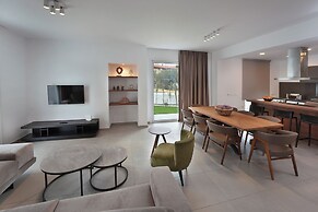 Sun & Moon Luxury 4-bedroom Villa