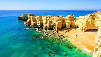 Marina View 1 Bedroom Apartment w Swimming Pool