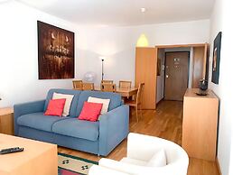 Marina View 1 Bedroom Apartment w Swimming Pool