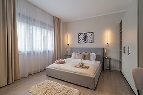 Vibrant & Spacious 3BR Condos on Amzei Square