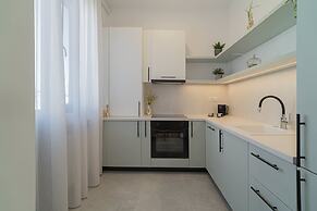 Vibrant & Spacious 3BR Condos on Amzei Square