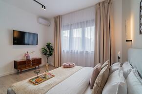 Vibrant & Spacious 3BR Condos on Amzei Square