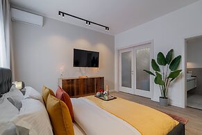 Vibrant & Spacious 3BR Condos on Amzei Square