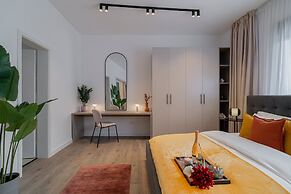 Vibrant & Spacious 3BR Condos on Amzei Square