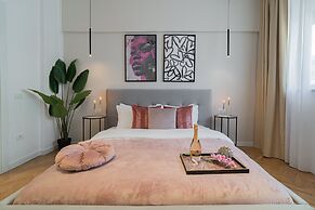 Vibrant & Spacious 3BR Condos on Amzei Square