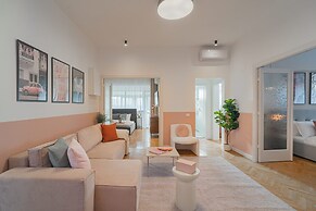 Vibrant & Spacious 3BR Condos on Amzei Square