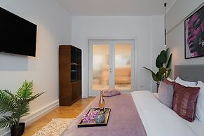 Vibrant & Spacious 3BR Condos on Amzei Square