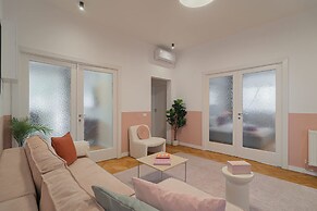 Vibrant & Spacious 3BR Condos on Amzei Square
