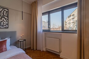 Vibrant & Spacious 3BR Condos on Amzei Square