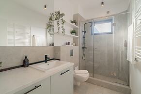 Vibrant & Spacious 3BR Condos on Amzei Square