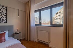 Vibrant & Spacious 3BR Condos on Amzei Square