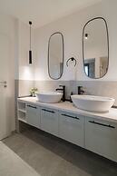 Vibrant & Spacious 3BR Condos on Amzei Square