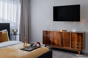 Vibrant & Spacious 3BR Condos on Amzei Square