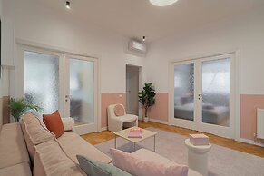 Vibrant & Spacious 3BR Condos on Amzei Square