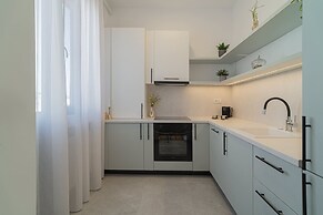 Vibrant & Spacious 3BR Condos on Amzei Square