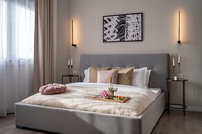 Vibrant & Spacious 3BR Condos on Amzei Square
