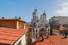 Vibrant & Spacious 3BR Condos on Amzei Square